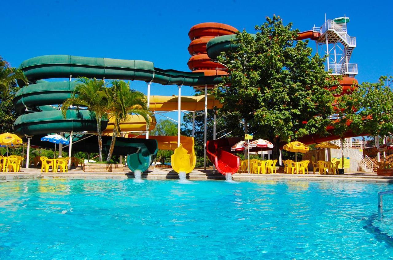 Villas Diroma Com Um Dia No Acqua Park, Splash E Slide กัลดัสโนวัส ภายนอก รูปภาพ